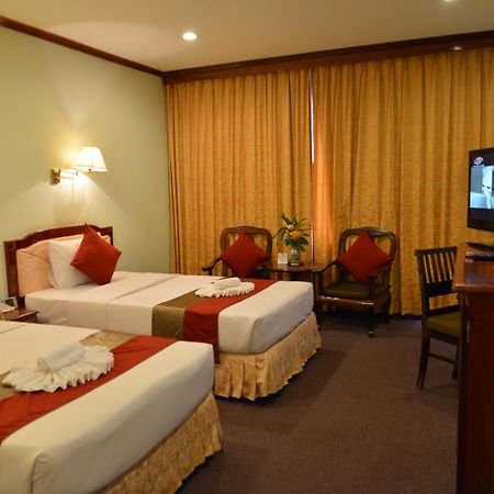 Angkor Hotel Сіємреап Екстер'єр фото