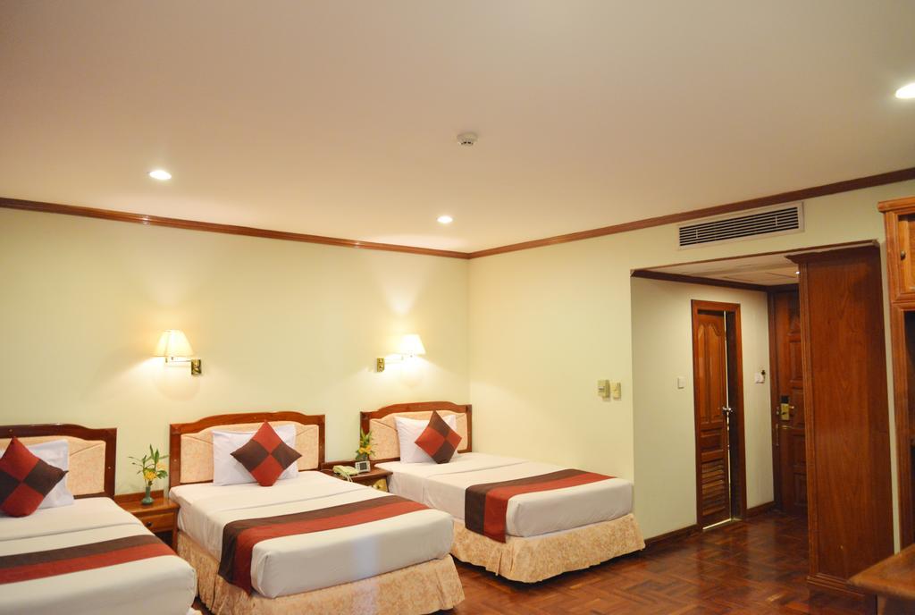 Angkor Hotel Сіємреап Екстер'єр фото